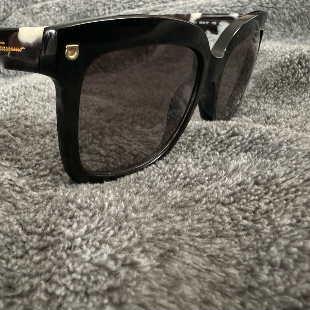NEW Salvatore Ferragamo SF676S-001-55 Black Sunglasses